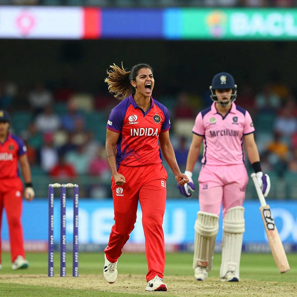 স্লিপের ছায়ায় স্মিথ: ২২১ ক্যাচের কাব্য, আর ১২৪/৬-এর নীরব সতর্কবার্তা